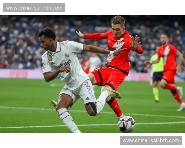 皇马小组赛末轮2-4崩盘，阿韦洛亚临场调度遭穆帅压制