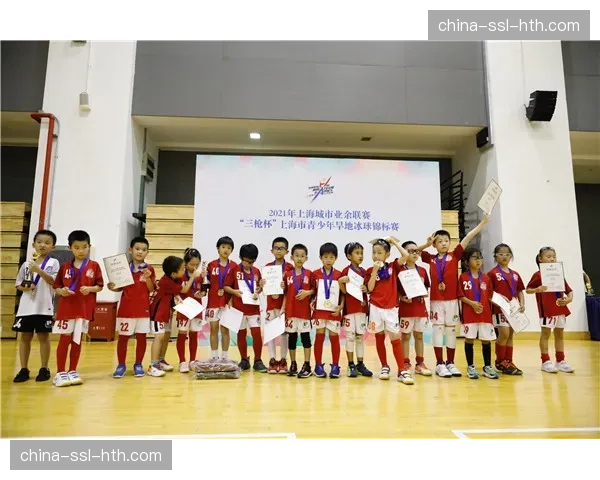 英国伦敦举办首届“企业冰球杯”业余锦标赛